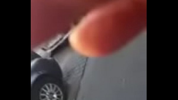 7321620 Nutte geht auf die Straße in sexy High Heels und Leggings