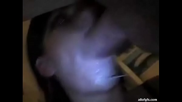 Extreme Deepthroat und Sperma-Schlucken