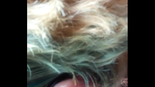 Nutte Prostituierte lutscht meine Kranken, bis ich in ihrem engen kleinen Mund eine Mutter bin