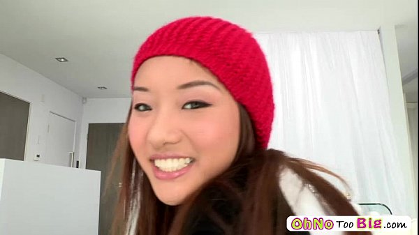 Monster Schwanz fickt Teenagerpornostar Ana Li und sie wird mit Gesichtsbehandlung ausgezeichnet
