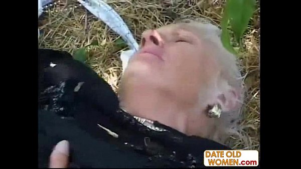 Picknick mit britischer Oma und jungem Mann