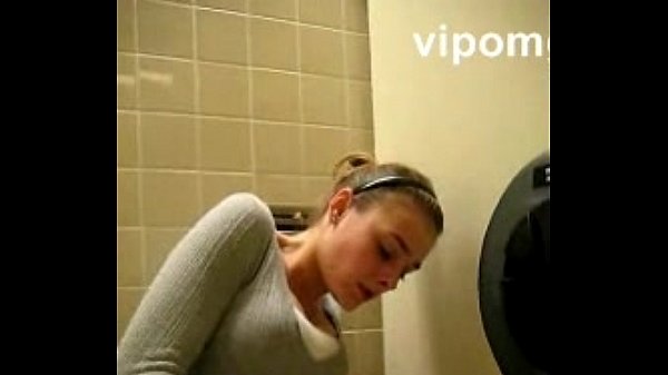 Masturbation und Orgasmus in der öffentlichen Toilette