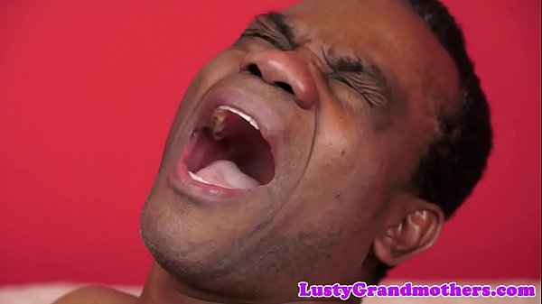 Tätowierter Puma interrassisch gefickt