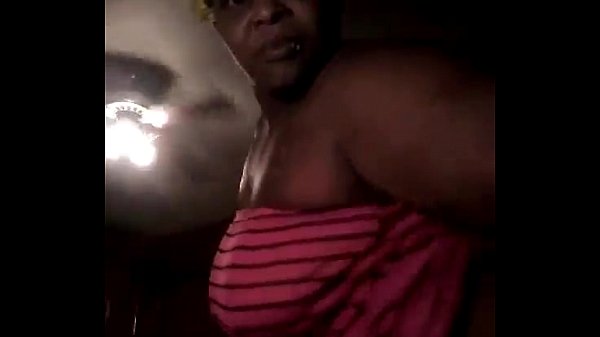 meinen großen Arsch zu durchwühlen