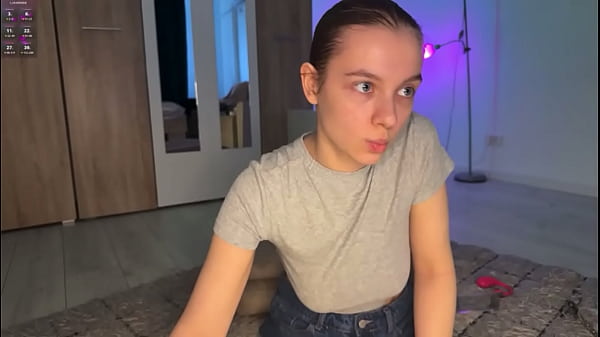 Play with pussy on webcam